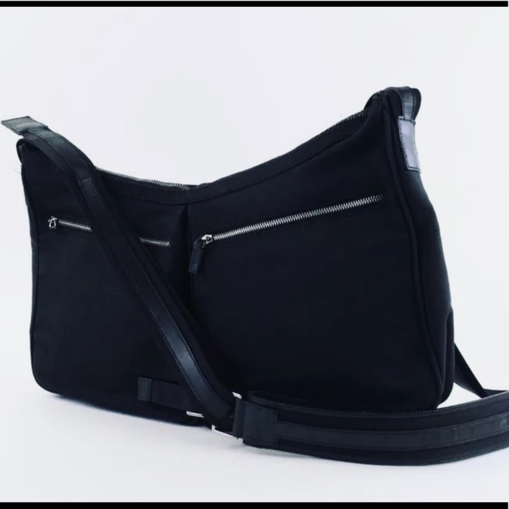 Gucci double pocket messenger crossbody bag